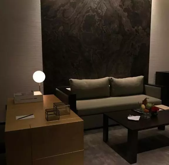 Suite with Terrace, Roseate House New Delhi
