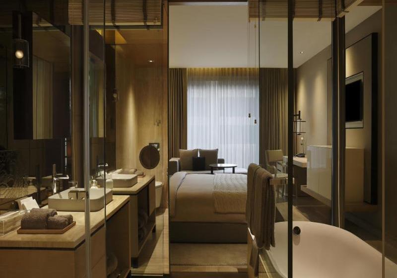 اتاق کلاب, Roseate House New Delhi