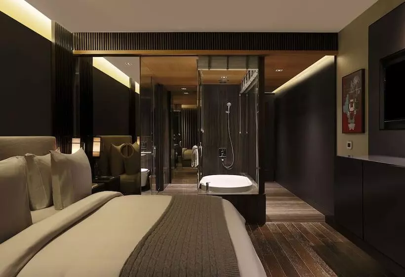 اتاق کلاب, Roseate House New Delhi
