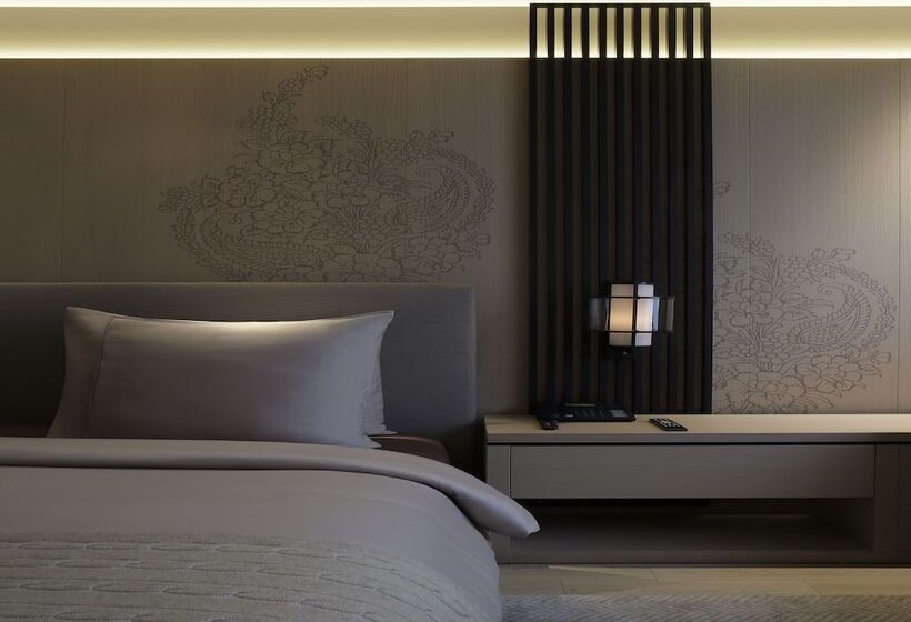 俱乐部房间, Roseate House New Delhi