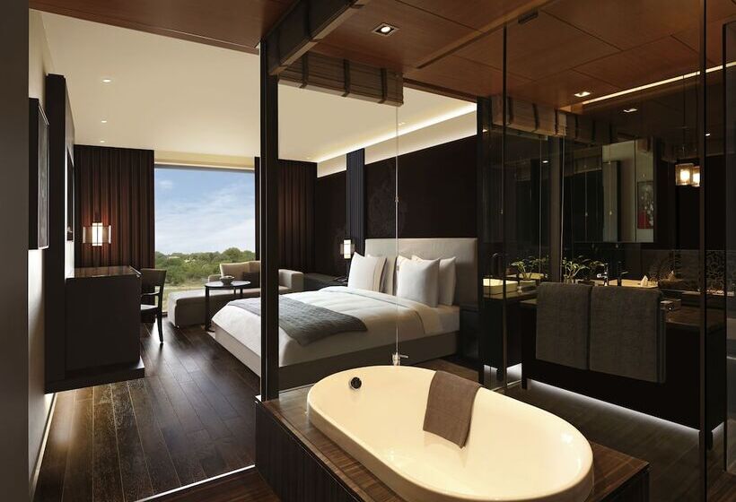 俱乐部房间, Roseate House New Delhi