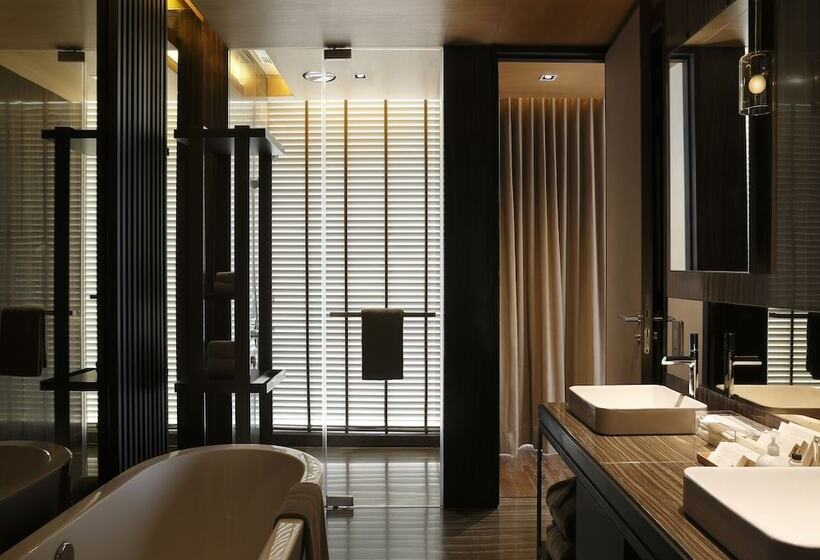 可观景的套房, Roseate House New Delhi