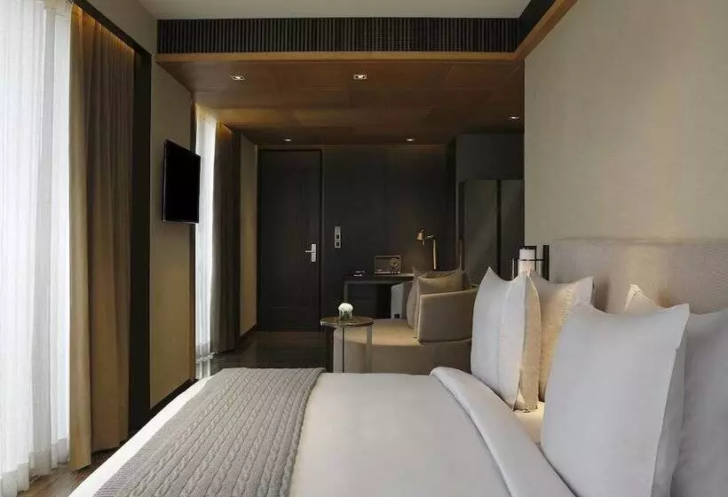 سوئیت با چشم‌انداز, Roseate House New Delhi
