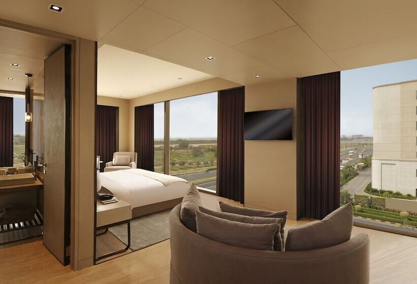 可观景的套房, Roseate House New Delhi