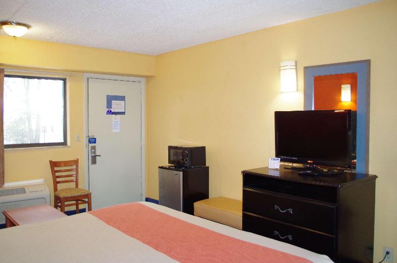 俱乐部房间, Roseate House New Delhi