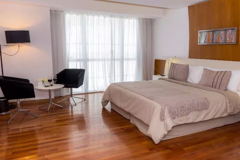 سوییت اجرایی, Roseate House New Delhi