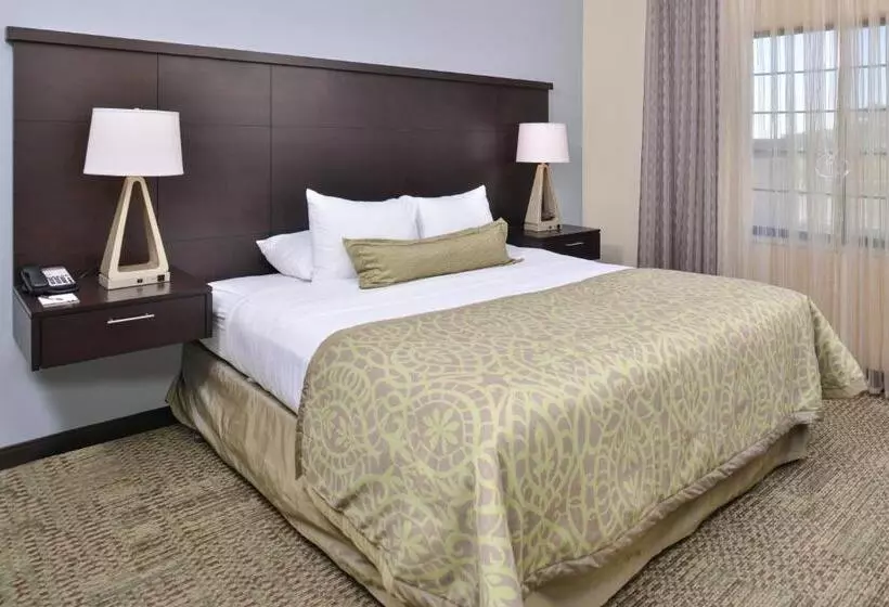 キングサイズベッドのスイートルーム, Staybridge Suites Rochester, An Ihg