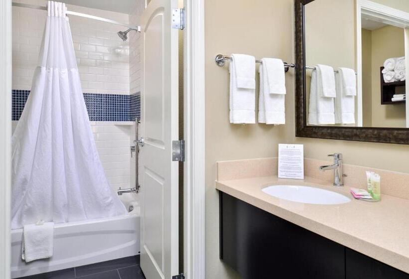 Люкс Кровать Кинг, Staybridge Suites Rochester, An Ihg