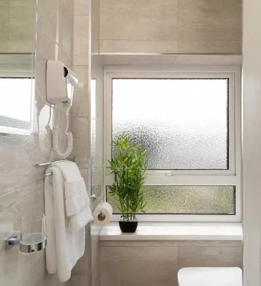 オーシャンビュースタンダードルーム, Torland Seafront Hotel   Free Parking, Wi Fi, All Rooms En Suite