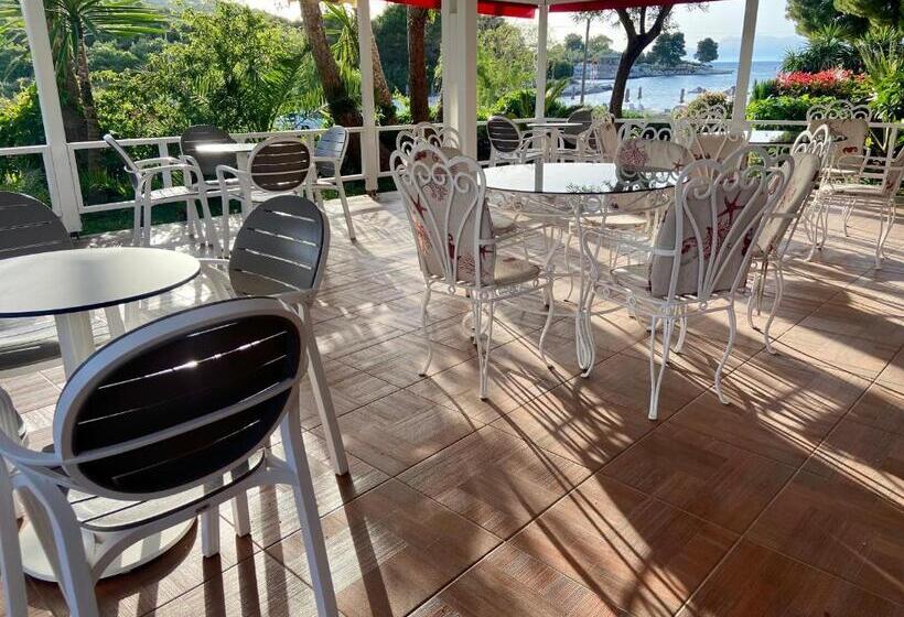 سوییت با چشم‌انداز دریا, Vip Bujari Ksamil