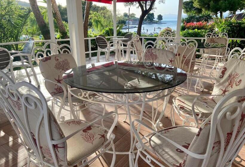 سوییت با چشم‌انداز دریا, Vip Bujari Ksamil