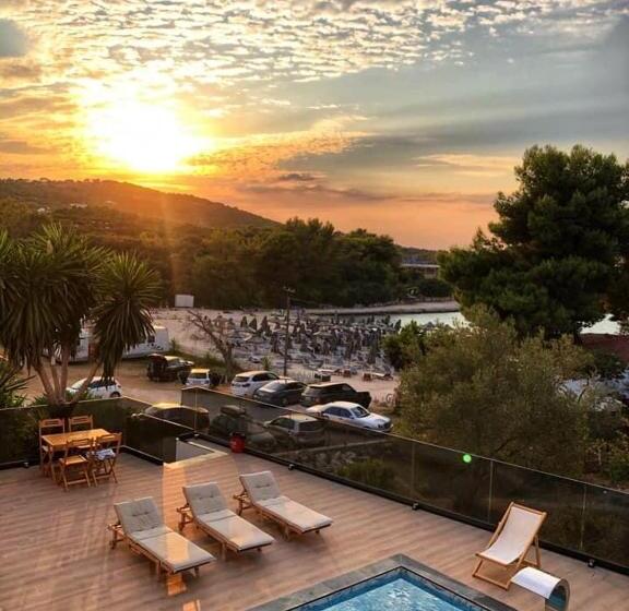 سوییت جونیور با چشم‌انداز دریا, Vip Bujari Ksamil