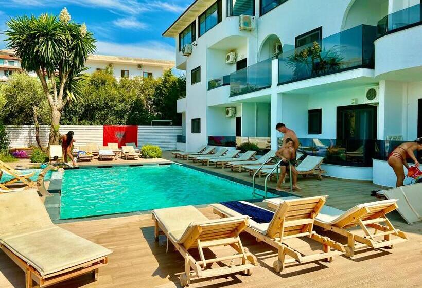 سوییت جونیور با چشم‌انداز دریا, Vip Bujari Ksamil