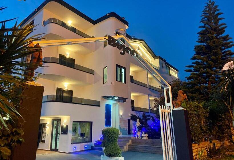 سوییت جونیور با چشم‌انداز دریا, Vip Bujari Ksamil