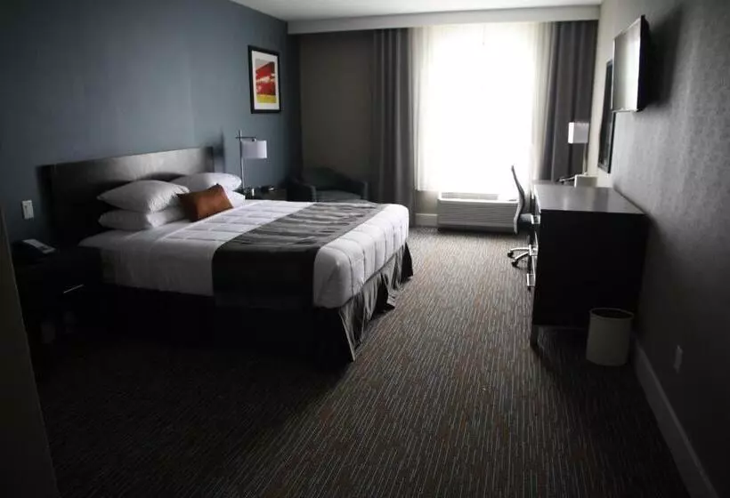 キングサイズベッドのスタンダードルーム, Wingate By Wyndham Niagara Falls