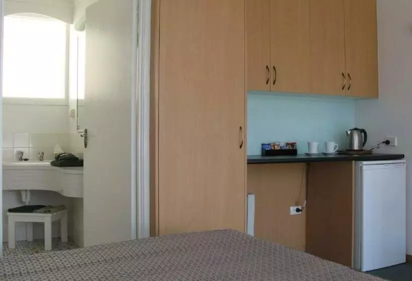 اتاق استاندارد, Barclay Motor Inn