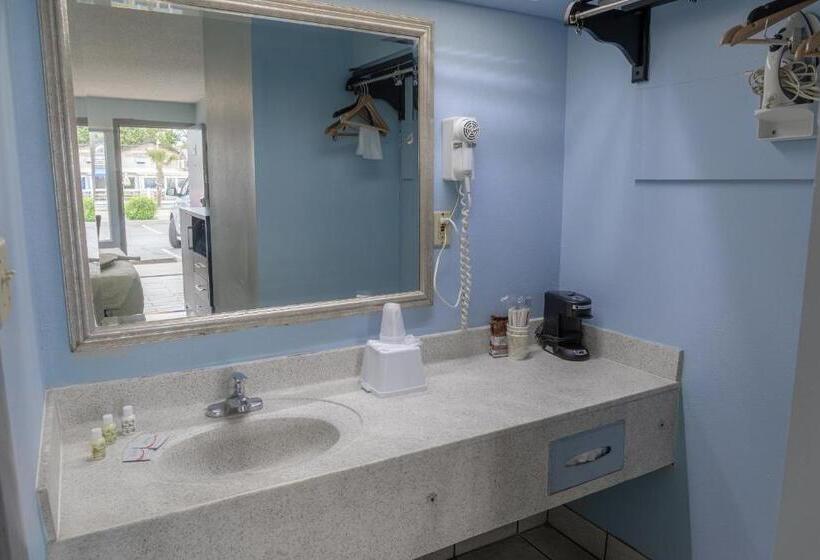 חדר סטנדרט עם מיטת קינג, Sandcastle Inn