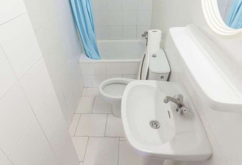 غرفة قياسية ثلاثية, Hostal Del Mar