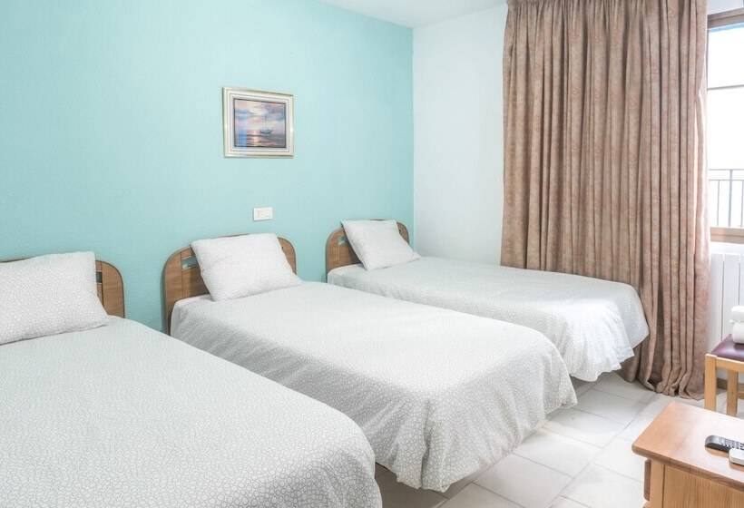 غرفة قياسية ثلاثية, Hostal Del Mar