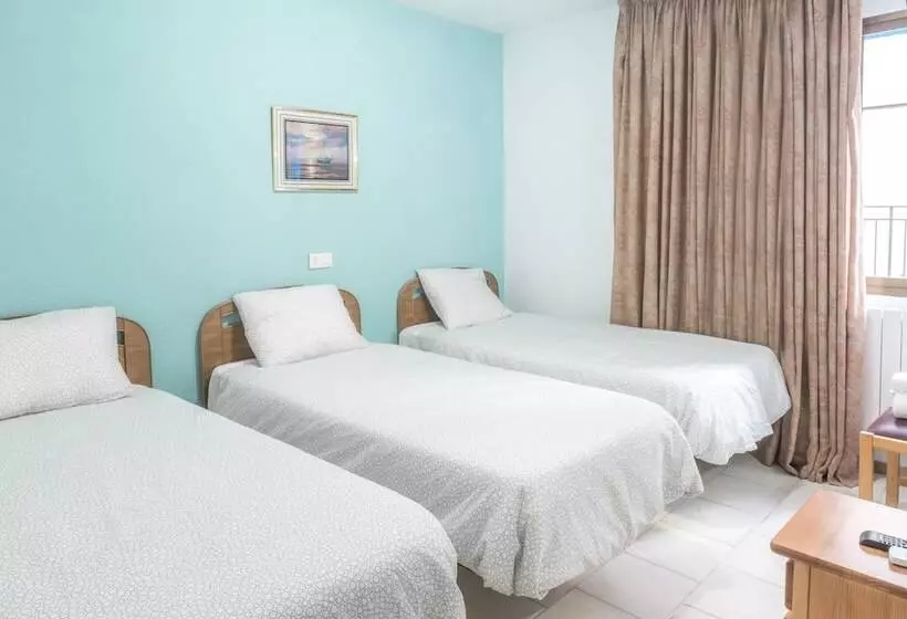 スタンダードトリプルルーム, Hostal Del Mar