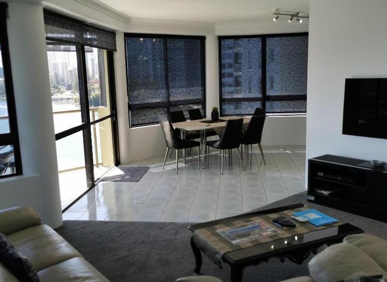 2 Bedroom Apartment with Views, Surfers Hawaiian Holiday Apartments