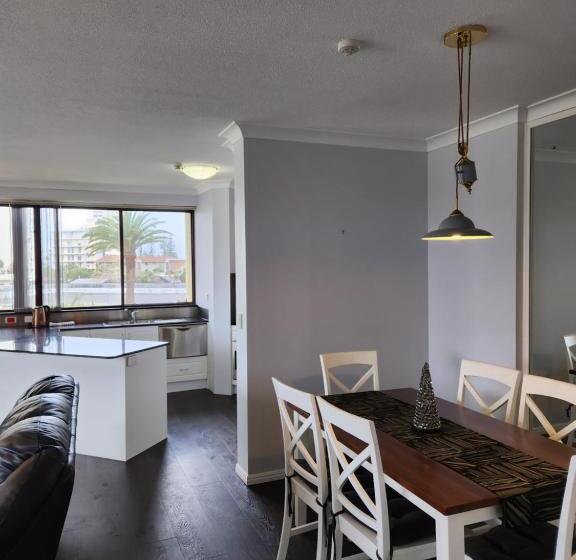 2 Bedrooms Apartment City View, Surfers Hawaiian Holiday Apartments