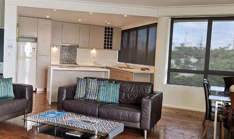 2 Bedrooms Apartment City View, Surfers Hawaiian Holiday Apartments