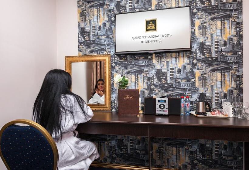سوییت جونیور, Boutique Hotel Grand