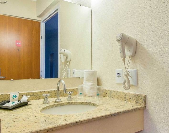 غرفه قياسيه سريرين مزدوجين, H+