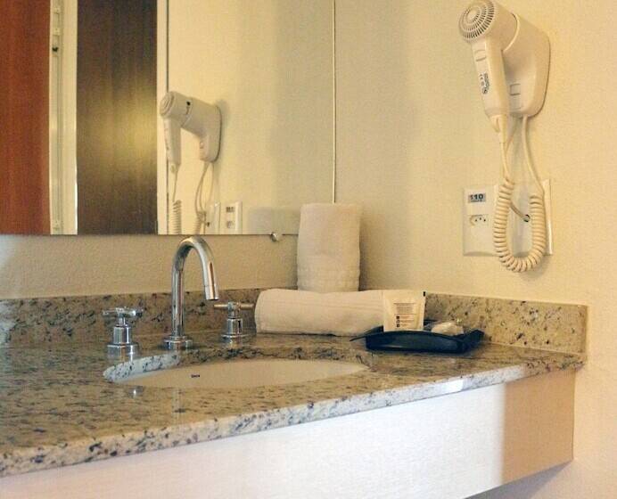 غرفه قياسيه سريرين مزدوجين, H+