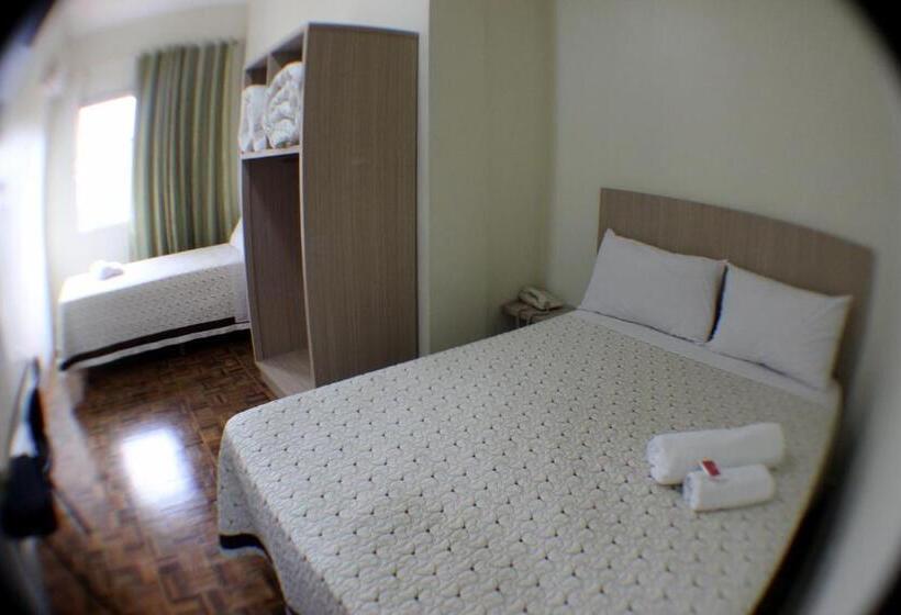 标准三人间, Condá