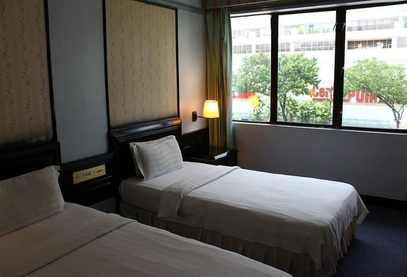 Номер Deluxe, Deleeton