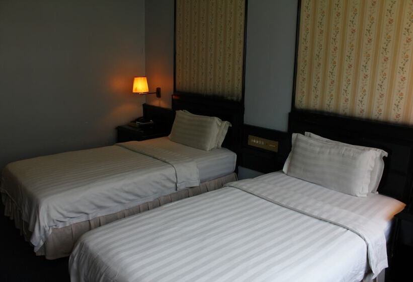 Номер Deluxe, Deleeton