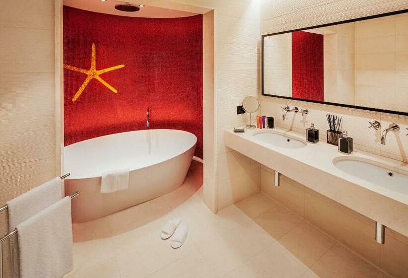 جناح, Glam Milano