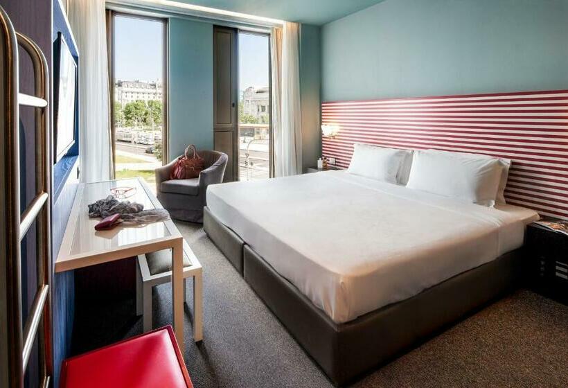 غرفة قياسية رباعية, Glam Milano