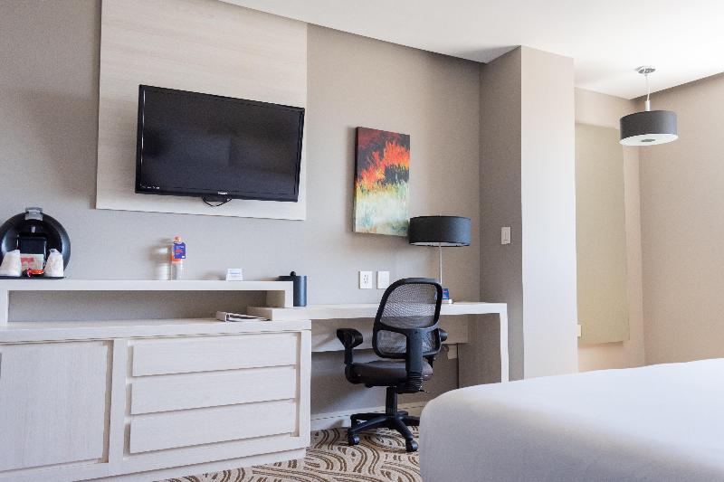 キングサイズベッドのスタンダードルーム, Holiday Inn Express Pachuca, An Ihg