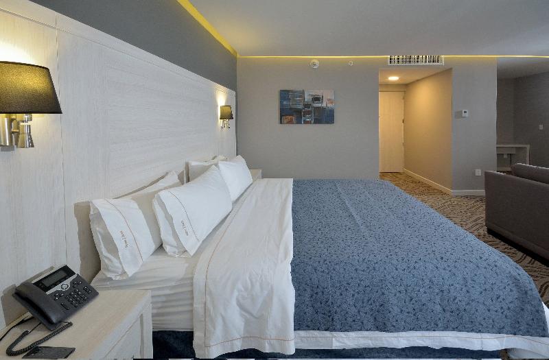מיטת קינג בסוויטה, Holiday Inn Express Pachuca, An Ihg