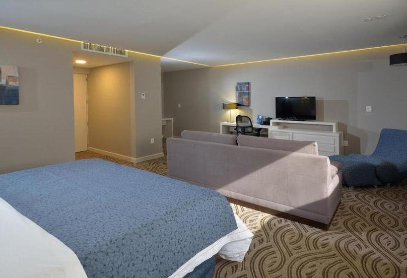 מיטת קינג בסוויטה, Holiday Inn Express Pachuca, An Ihg