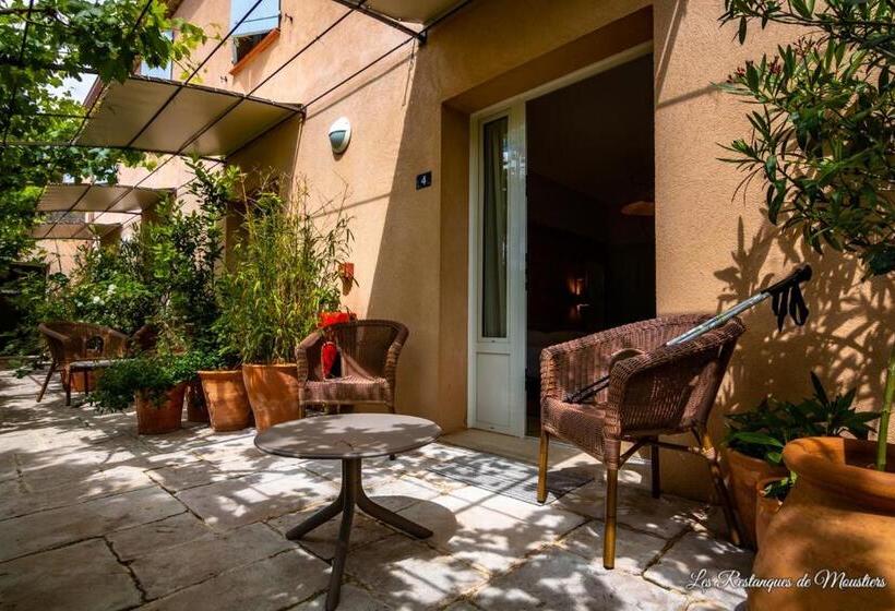 Comfort room with terrace, Les Restanques De Moustiers