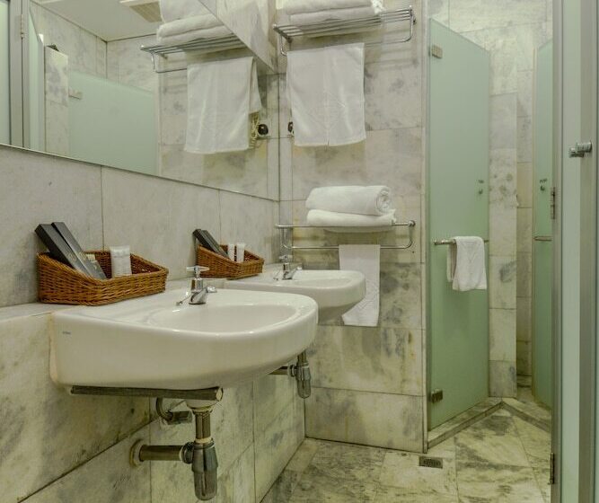 חדר סטנדרט לארבעה, Museum