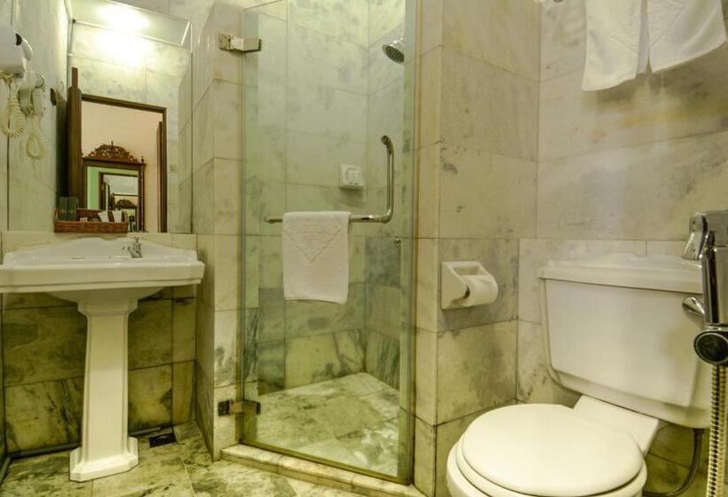 חדר דחוקס עם מיטת קינג, Museum