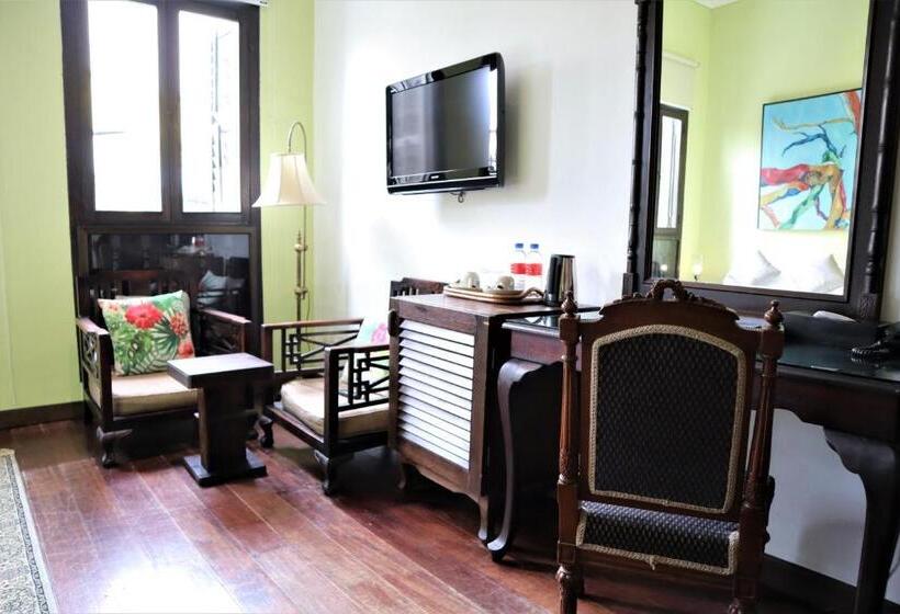 חדר דחוקס עם מיטת קינג, Museum