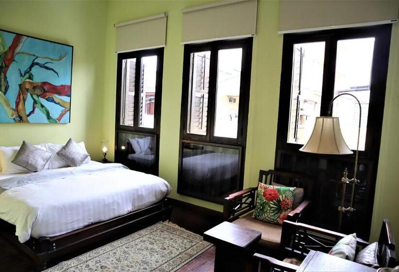 חדר דחוקס עם מיטת קינג, Museum