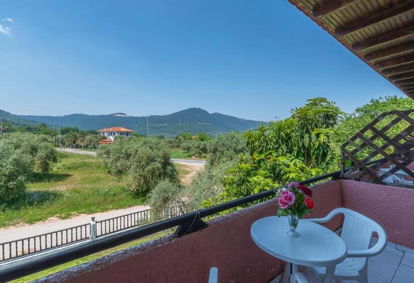 חדר אקונומי, Natasa