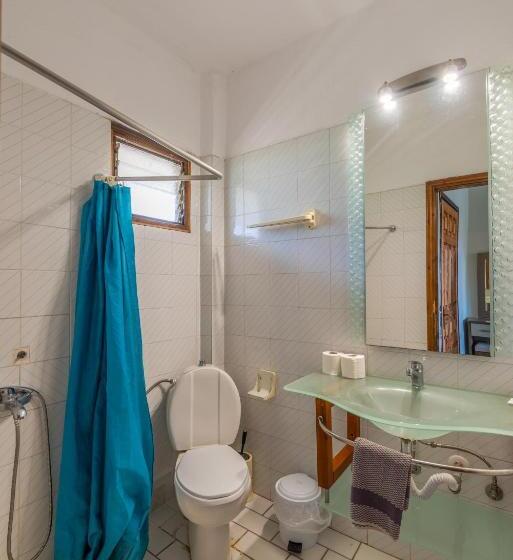 חדר סופריור לארבעה, Natasa