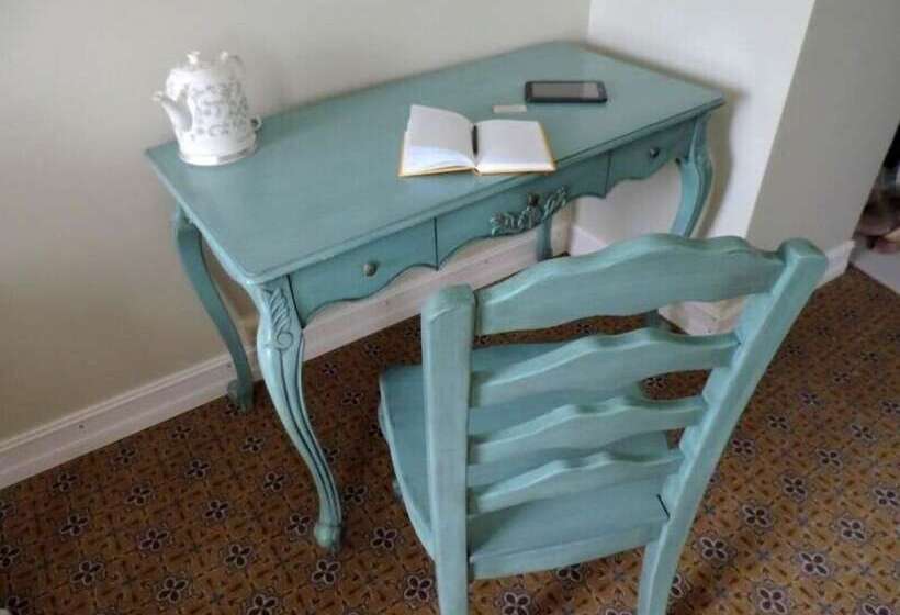 جناح جونيور, Renomme