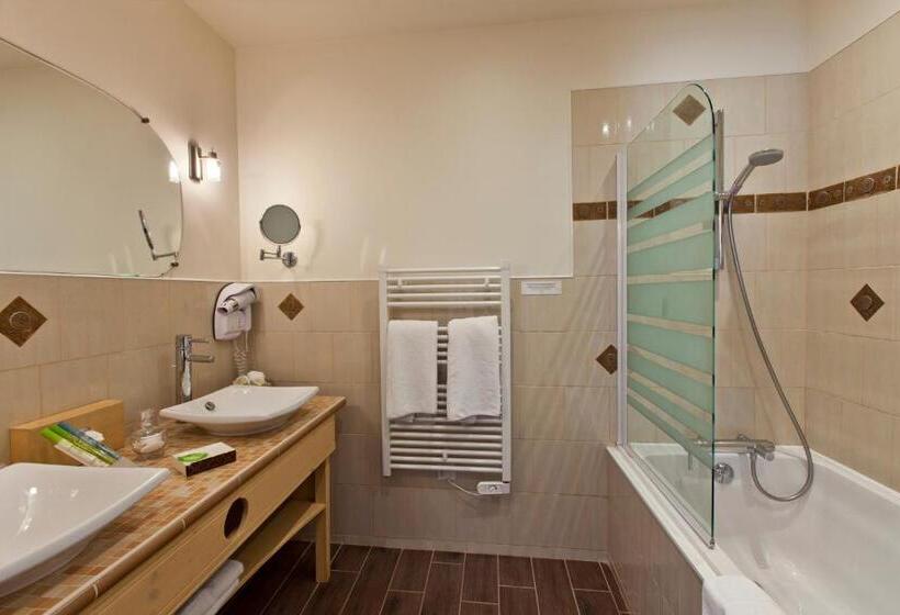 スーペリアールーム, Restaurant Les Caudalies