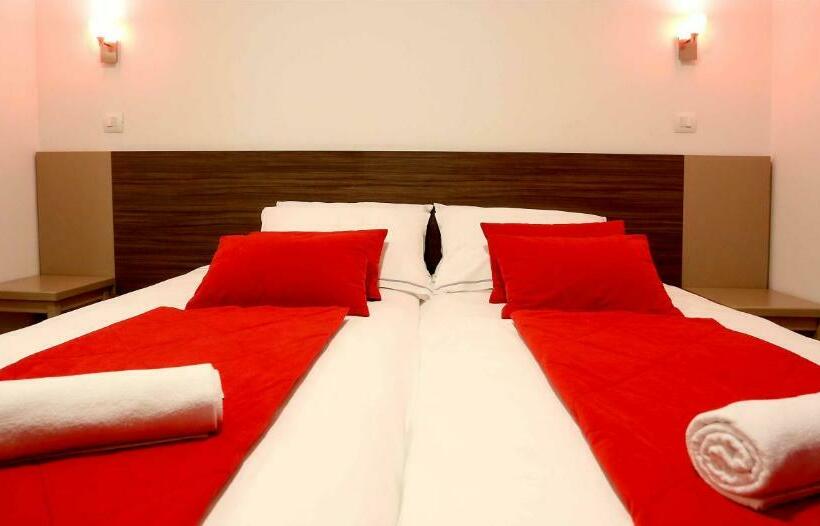 اتاق کلاسیک, Walter