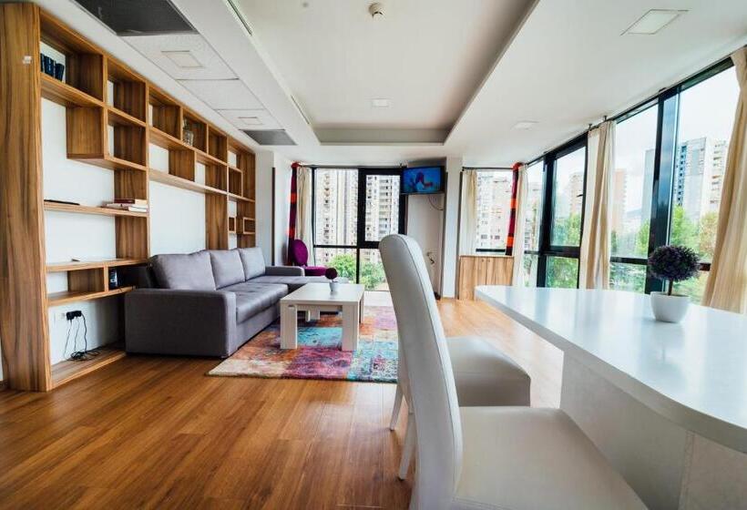 سوییت لوکس, Walter