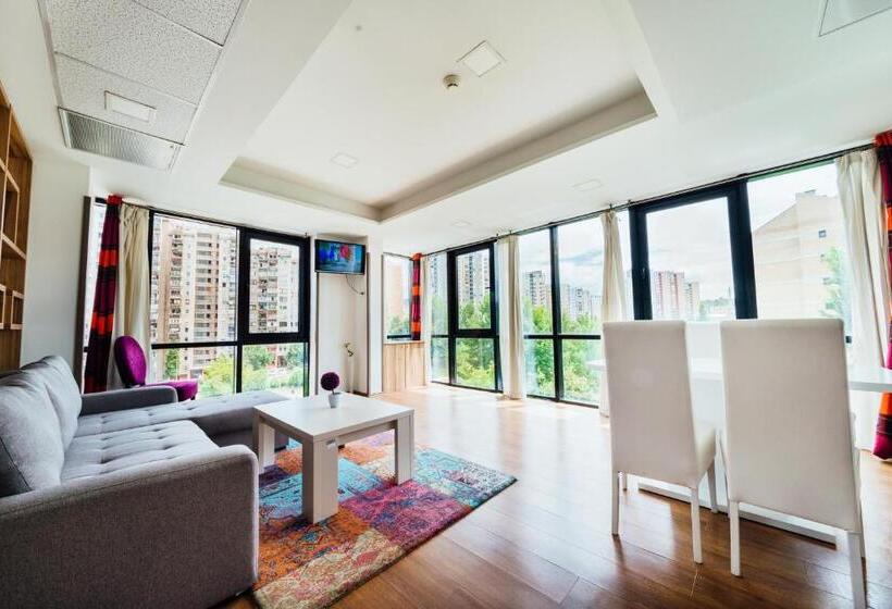 سوییت لوکس, Walter